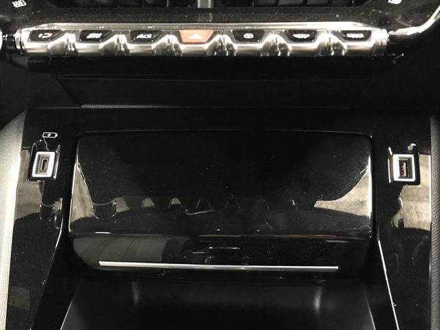 PEUGEOT 208 2021 Image 31