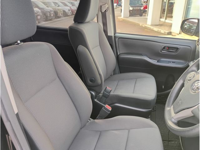 TOYOTA VOXY 2016 Image 31