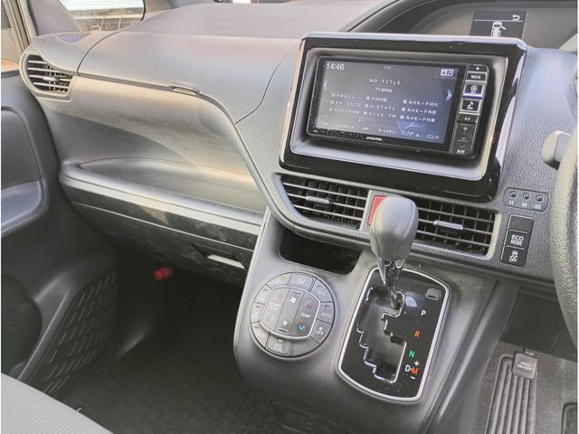 TOYOTA VOXY 2016 Image 31