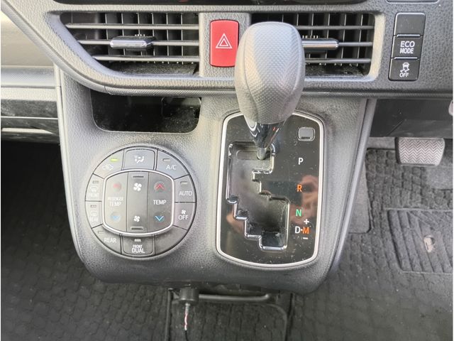 TOYOTA VOXY 2016 Image 31