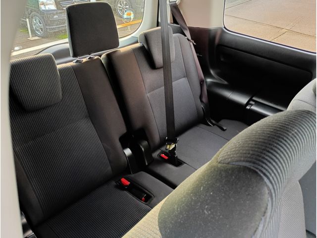 TOYOTA VOXY 2016 Image 31