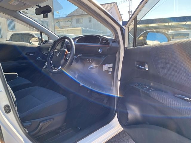 TOYOTA SIENTA HYBRID 2015 Image 31