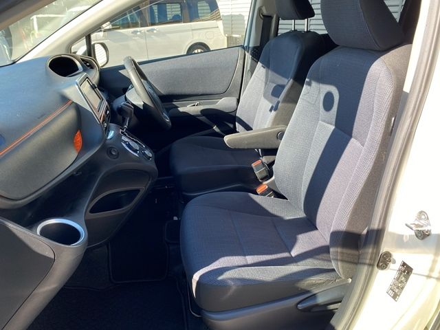 TOYOTA SIENTA HYBRID 2015 Image 31