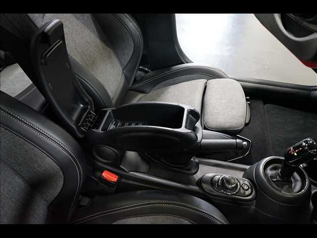 BMW MINI COOPER D 5DOOR 2021 Image 31