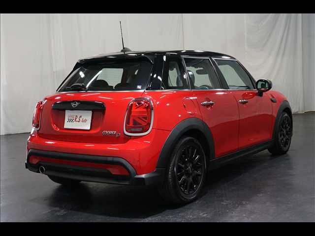 BMW MINI COOPER D 5DOOR 2021 Image 31