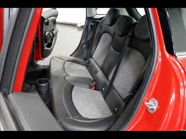 BMW MINI COOPER D 5DOOR 2021 Image 31