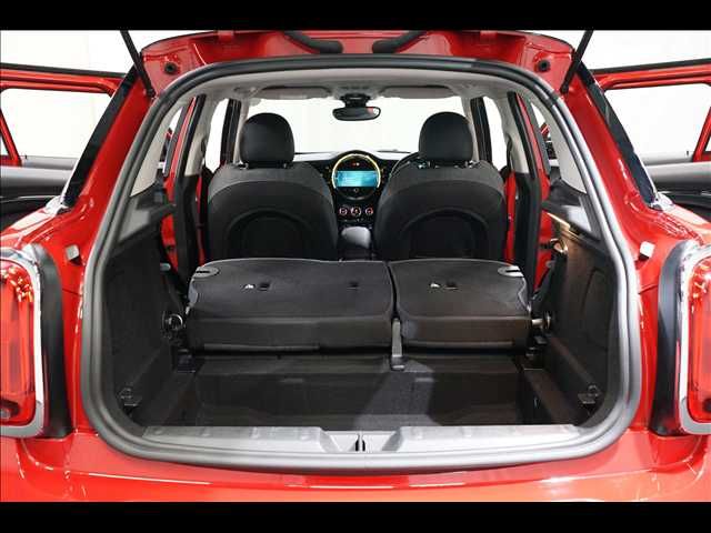 BMW MINI COOPER D 5DOOR 2021 Image 31