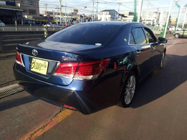 TOYOTA CROWN SEDAN 2017 Image 31