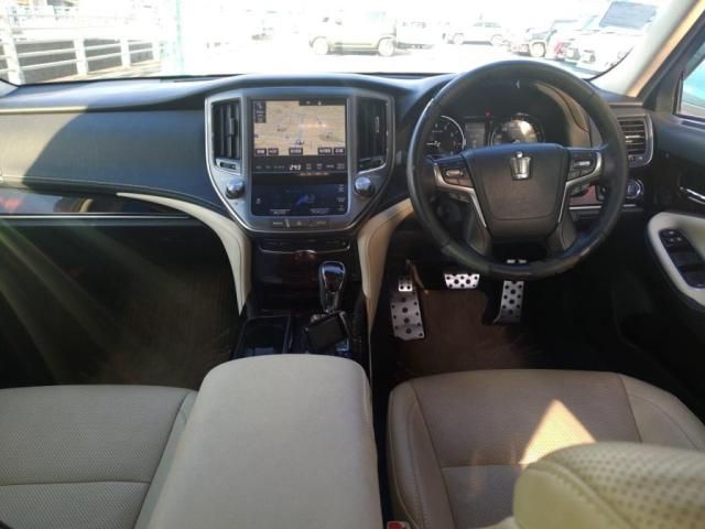 TOYOTA CROWN SEDAN 2017 Image 31