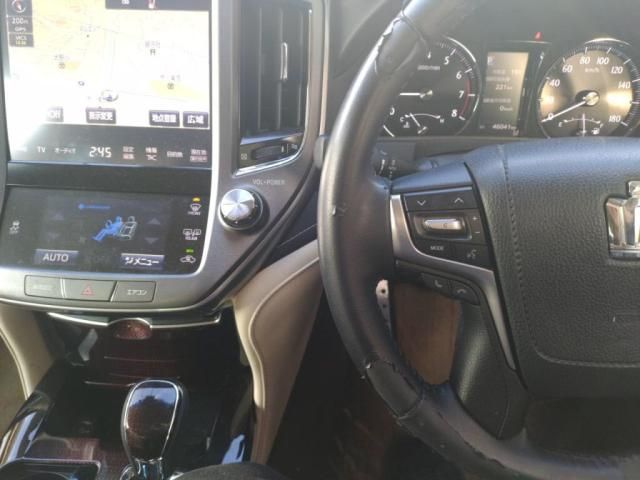 TOYOTA CROWN SEDAN 2017 Image 31