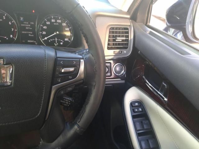 TOYOTA CROWN SEDAN 2017 Image 31