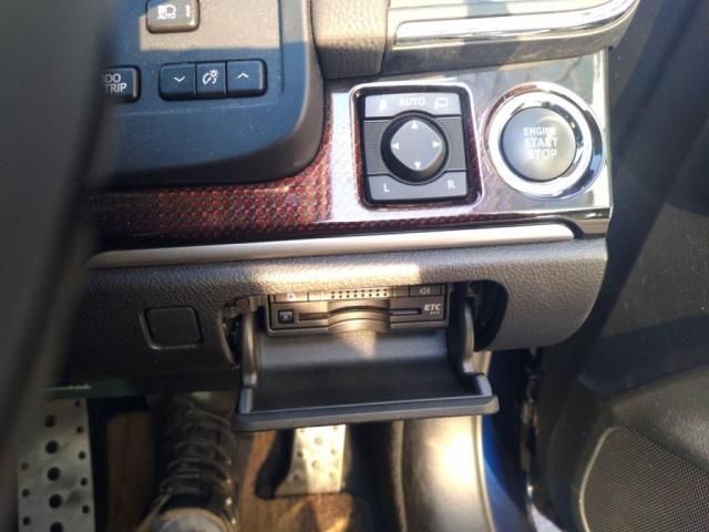 TOYOTA CROWN SEDAN 2017 Image 31