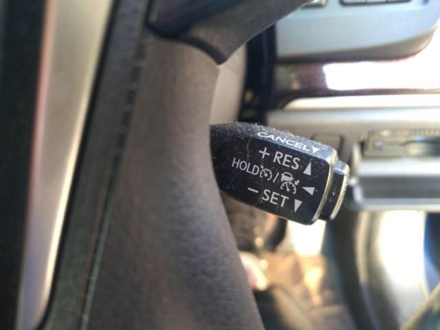 TOYOTA CROWN SEDAN 2017 Image 31