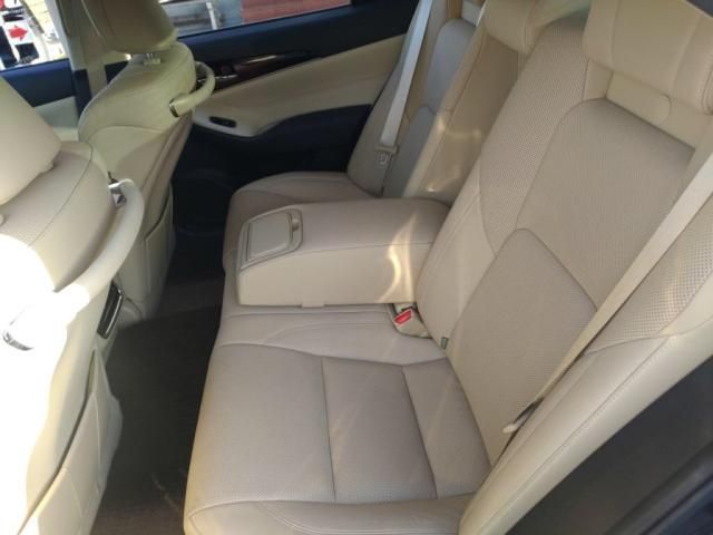 TOYOTA CROWN SEDAN 2017 Image 31