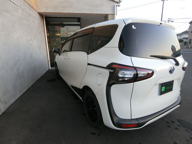 TOYOTA SIENTA HYBRID 2018 Image 31