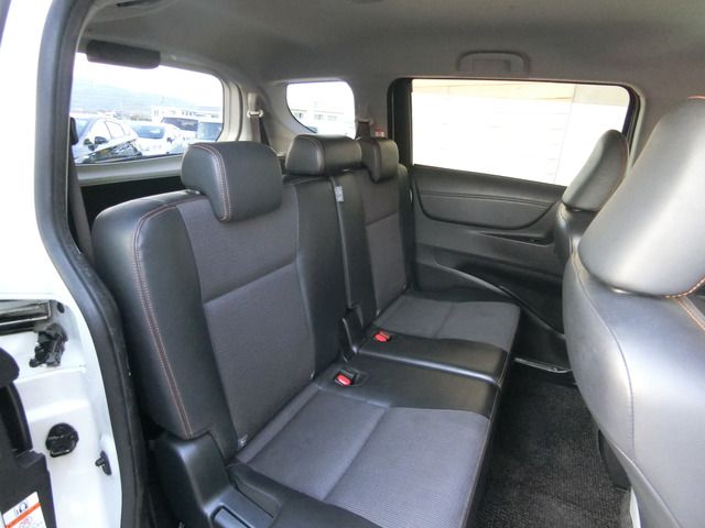 TOYOTA SIENTA HYBRID 2018 Image 31