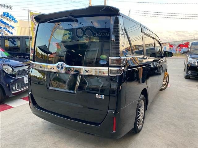 TOYOTA VOXY HYBRID 2018 Image 31