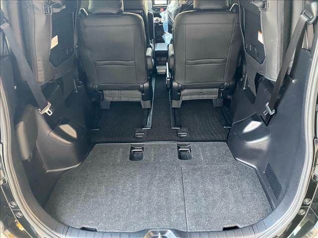 TOYOTA VOXY HYBRID 2018 Image 31