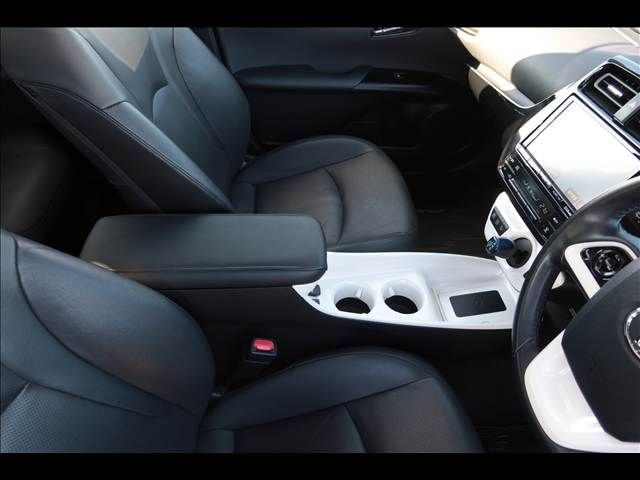 TOYOTA PRIUS 2016 Image 31