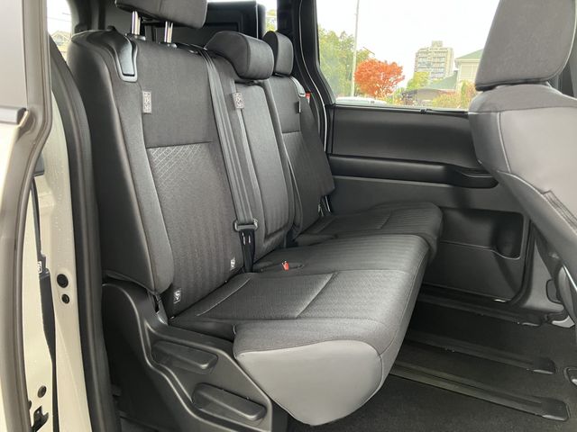 TOYOTA NOAH 2023 Image 31