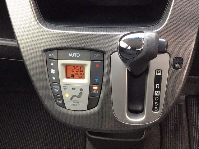 DAIHATSU MOVE CUSTOM 2014 Image 31