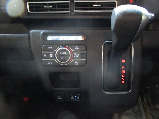 DAIHATSU ATRAI VAN 4WD 2022 Image 31