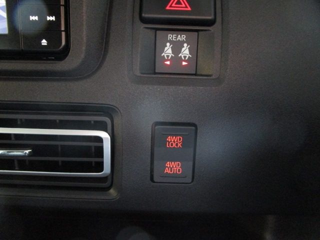 DAIHATSU ATRAI VAN 4WD 2022 Image 31