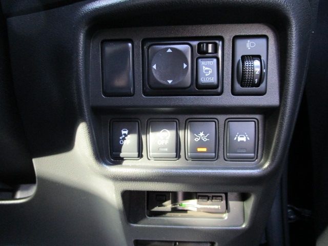 NISSAN JUKE 2017 Image 31