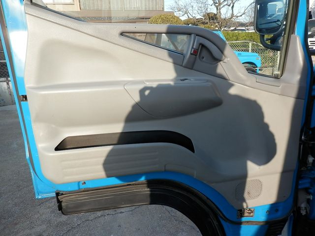 MITSUBISHI CANTER 2005 Image 31