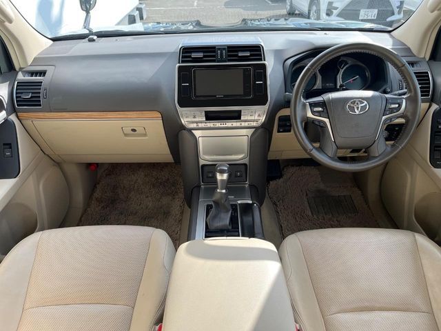 TOYOTA LANDCRUISER PRADO 2018 Image 31