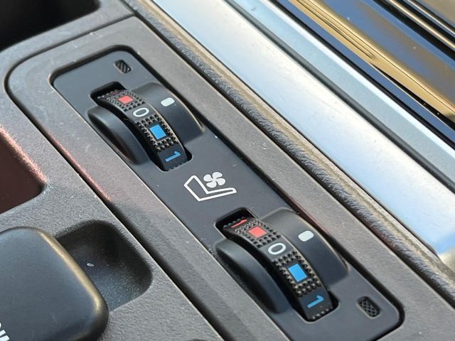 TOYOTA LANDCRUISER PRADO 2018 Image 31