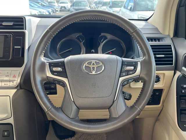 TOYOTA LANDCRUISER PRADO 2018 Image 31