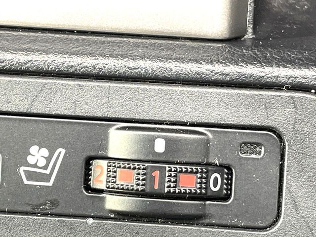 TOYOTA LANDCRUISER PRADO 2022 Image 31