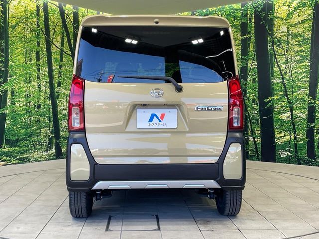 DAIHATSU TANTO FAN CROSS 2022 Image 31