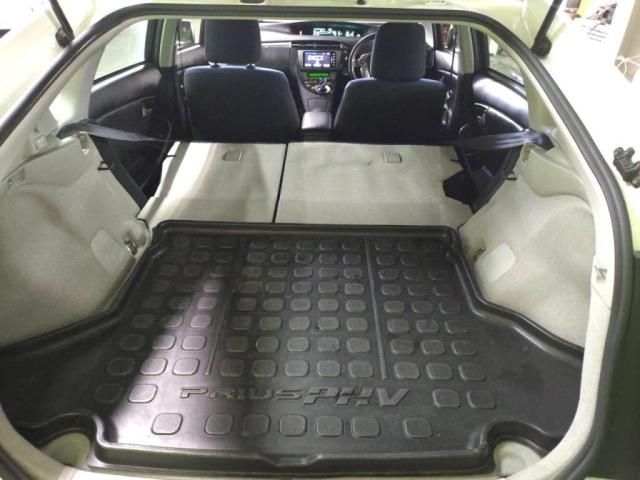 TOYOTA PRIUS PHV 2015 Image 31