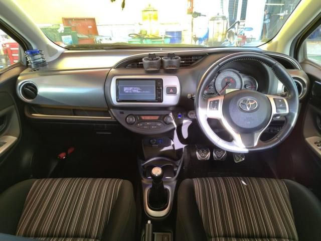 TOYOTA VITZ 2015 Image 31