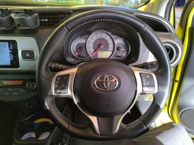TOYOTA VITZ 2015 Image 31
