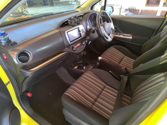 TOYOTA VITZ 2015 Image 31