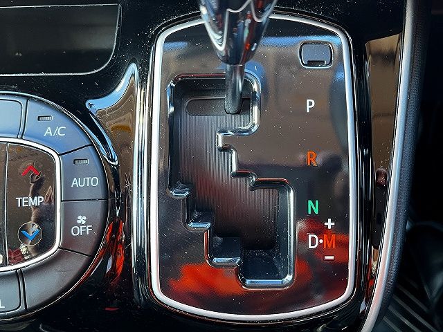 TOYOTA ESQUIRE 2017 Image 31