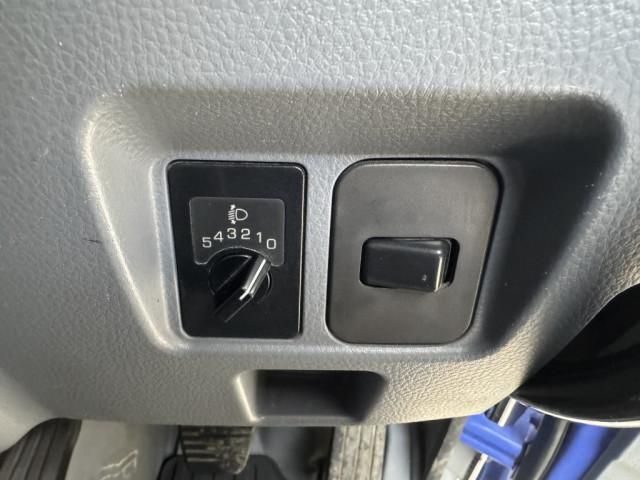 MITSUBISHI CANTER 2010 Image 31