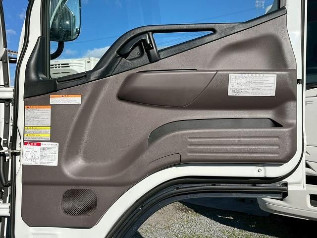 MITSUBISHI CANTER 2025 Image 31