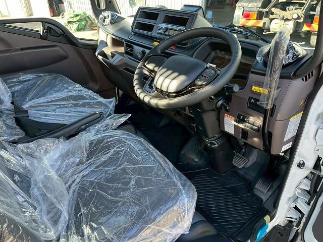 MITSUBISHI CANTER 2025 Image 31