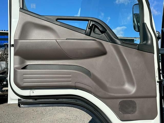 MITSUBISHI CANTER 2025 Image 31