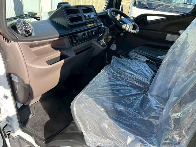 MITSUBISHI CANTER 2025 Image 31