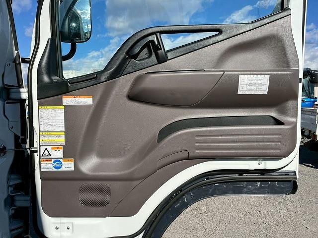 MITSUBISHI CANTER 2025 Image 31