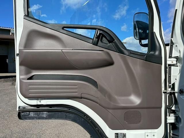 MITSUBISHI CANTER 2025 Image 31