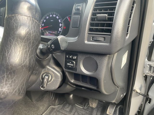 TOYOTA HIACE VAN 4WD 2014 Image 31