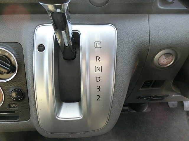 NISSAN CARAVAN WAGON 2016 Image 31