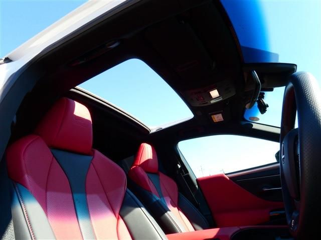 TOYOTA LEXUS ES300H 2023 Image 31