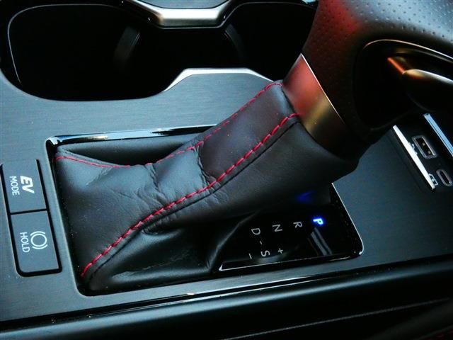 TOYOTA LEXUS ES300H 2023 Image 31